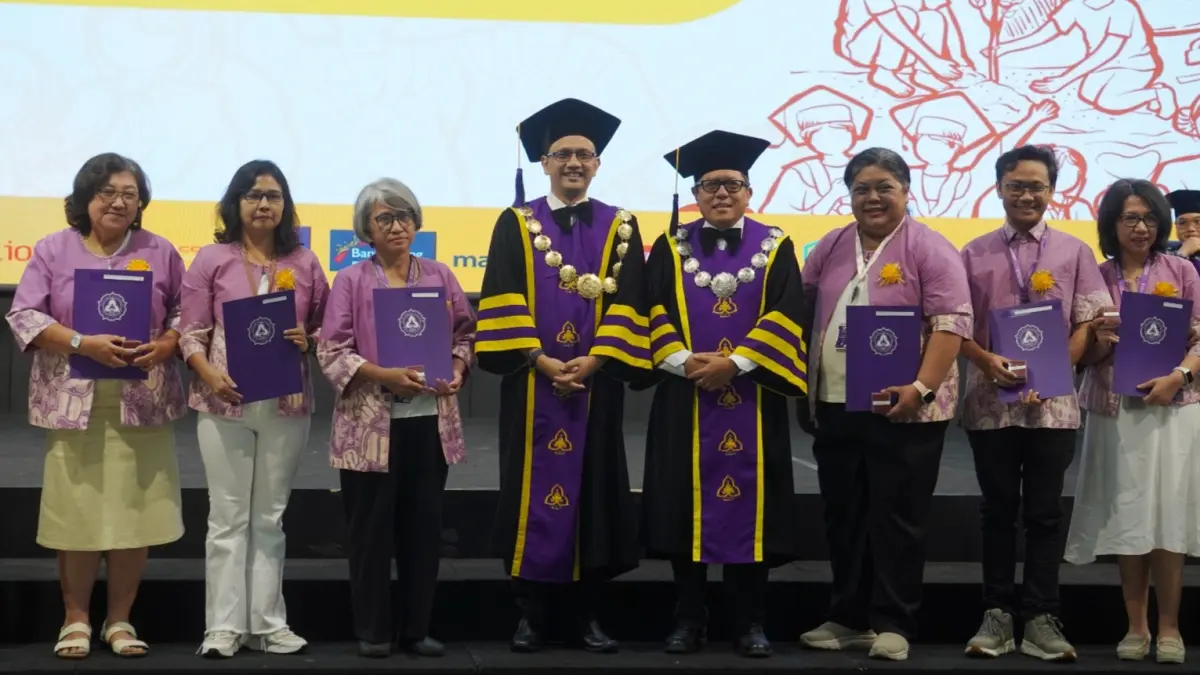 Punca acara Dies Natalis SCU ke-44 berlangsung di Auditorium Agnes Widanti, Kampus 1 SCU Bendan.