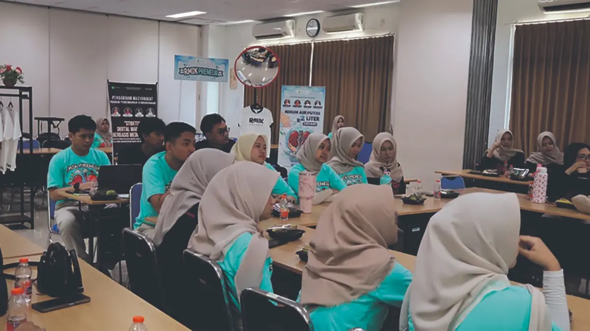 PELATIHAN : Mahasiswa Jurusan RMIK Poltekkes Kemenkes Semarang saat mengikuti Pengabdian kepada Masyarakat skema Program Pengembangan Kewirausahaan (PPK). (DOK RMIK POLTEKKES KEMENKES SEMARANG)