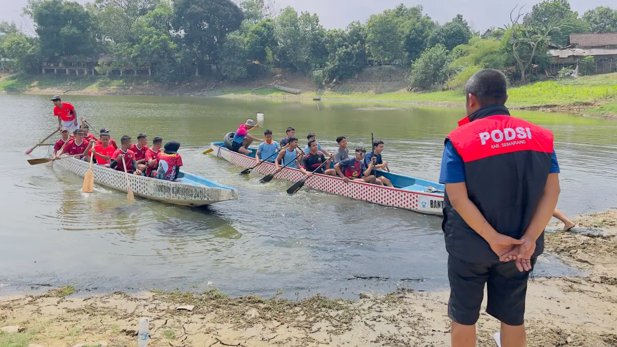 Atlet dayung asal Kabupaten Semarang saat mengikuti try out di Waduk Tempuran Blora persiapan Porprov 2026.