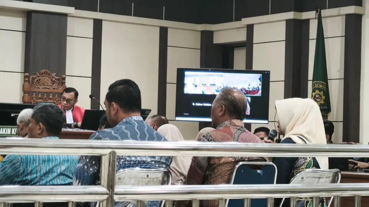 Direktur Rumah Sakit Umum Daerah (RSUS) Kraton Kabupaten Pekalongan, Henny Rosita dan OPD menjadi saksi di sidang pengaturan proyek pengadaan barang dan jasa/outsourcing dan gratifikasi yang menjerat Bupati nonaktif Fadia Arafiq di Pengadilan Tipikor Semarang, Jumat (14/8/2026).
