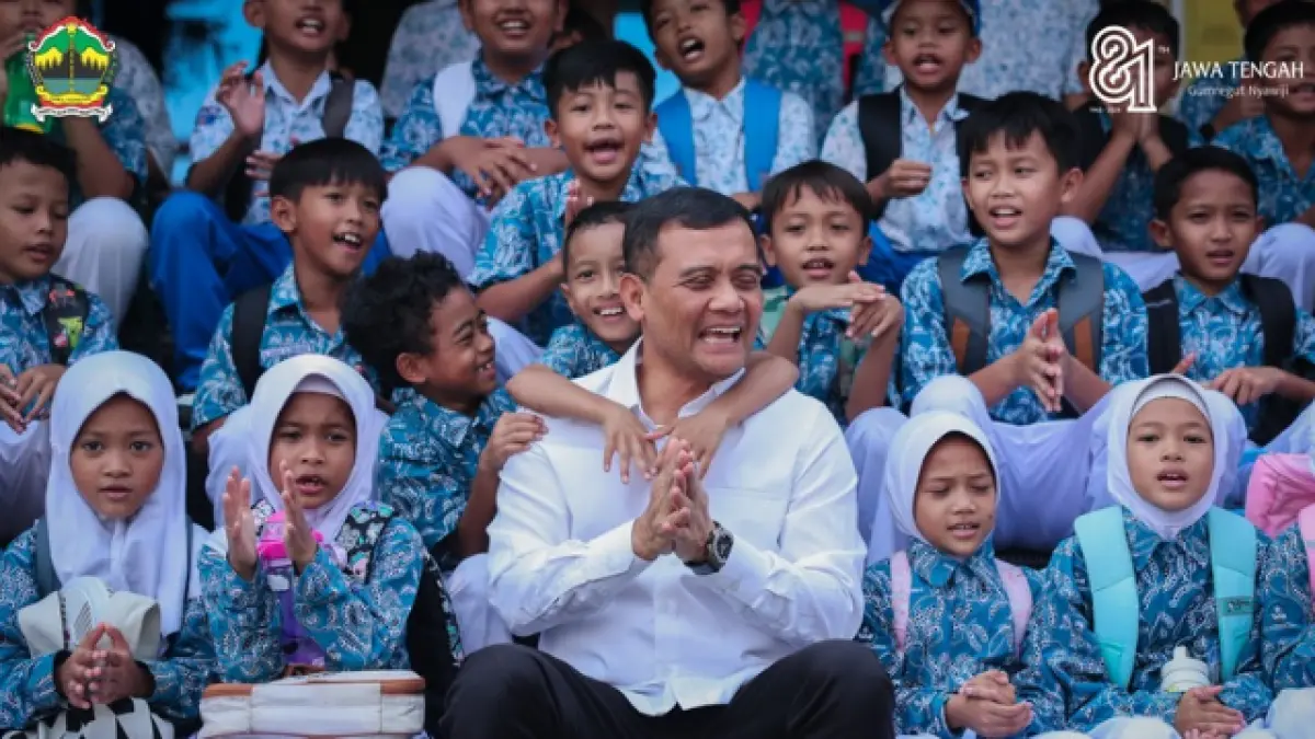 Di bawah kepemimpinan Gubernur Ahmad Luthfi dan Wakil Gubernur Taj Yasin Maimoen, layanan pendidikan diperluas melalui sekolah negeri, sekolah kemitraan dengan sekolah swasta, sekolah khusus bagi atlet muda, hingga pendidikan di luar negeri.