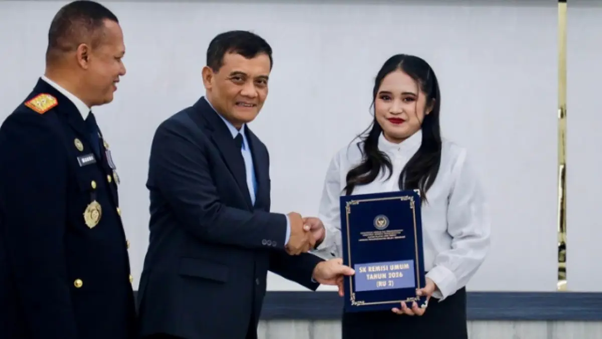 Gubernur Ahmad Luthfi saat menghadiri Pemberian Remisi Umum bagi Narapidana dan Pengurangan Masa Pidana Umum bagi Anak Binaan di Aula Lembaga Pemasyarakatan Kelas I Semarang, Senin, 17 Agustus 2026.