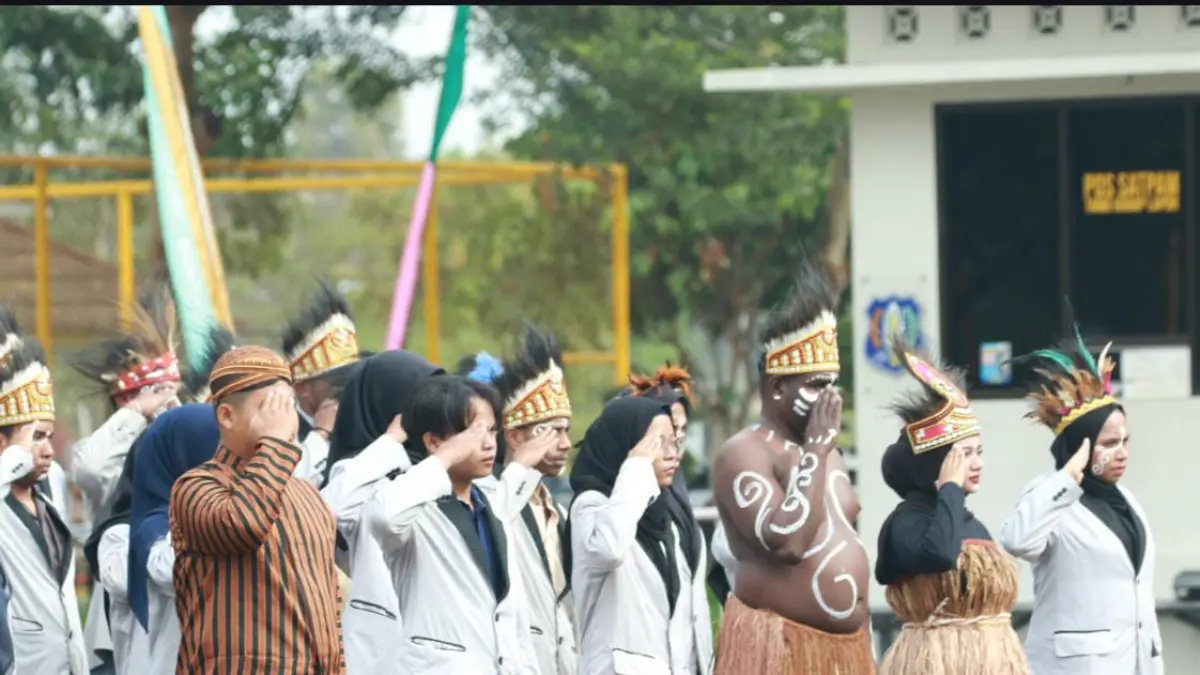 Para mahasiswa UIN Salatiga ikut upacara di kampus