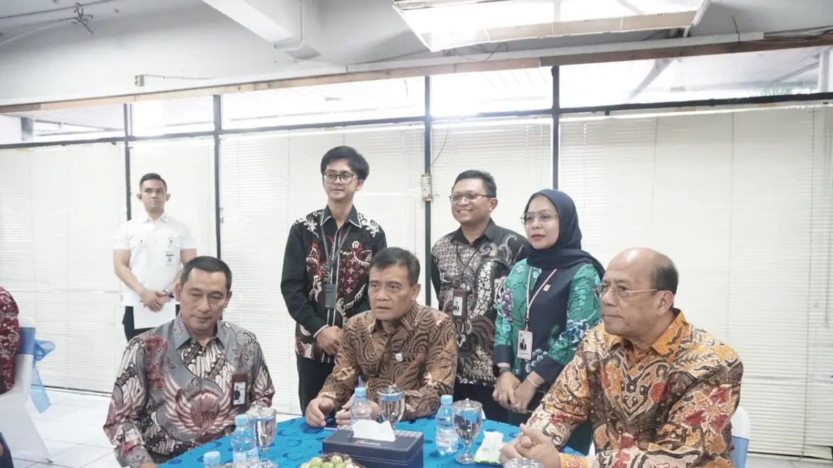 General Manager PLN UID Jawa Tengah, Bramantyo Anggun Pambudi bersama Gubernur Jateng Ahmat luthfi dan Manager PLN UP3 Semarang, Agung Wibowo.(IST)