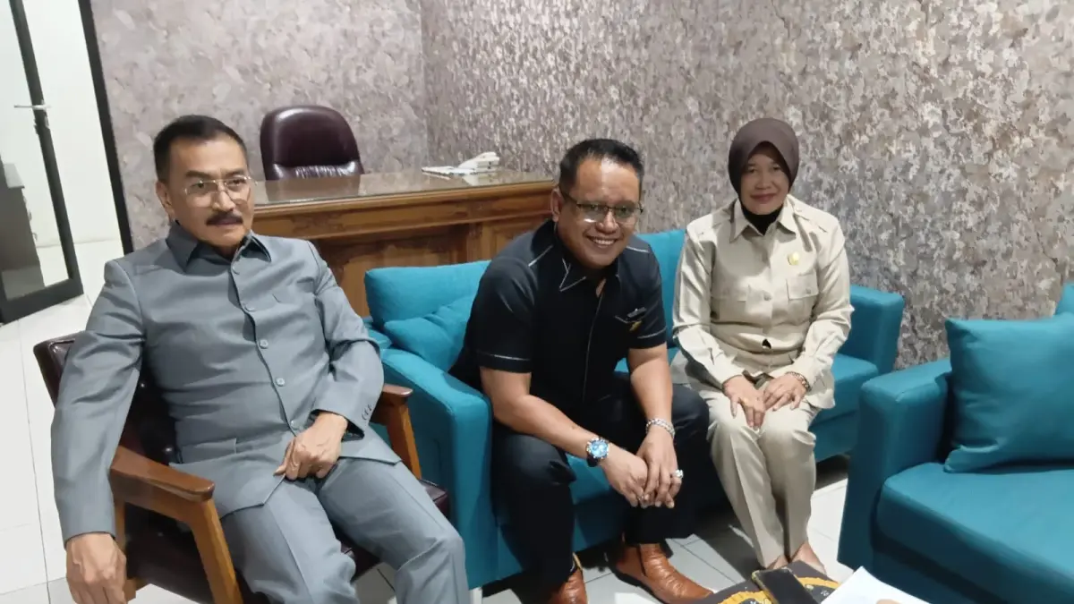 Tiga anggota Fraksi Gerindra DPRD Salatiga saat memberikan keterangan pers