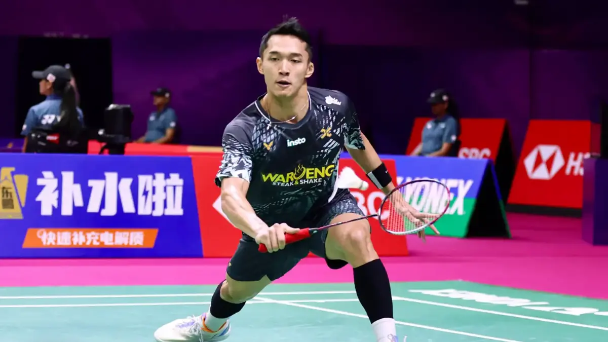 Jonatan Christie harus berjuang keras untuk mengalahkan wakil Singapura, Jia Heng Jason Teh lewat pertarungan tiga gim 19-21, 21-19, 21-11.