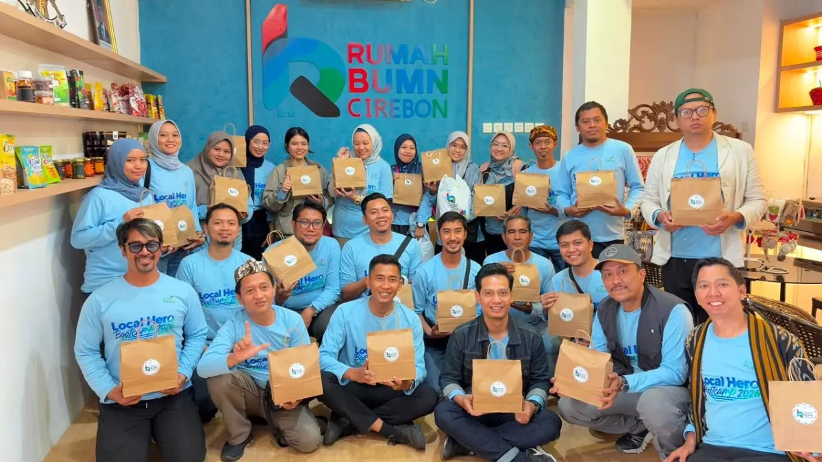 PEMBERDAYAAN UMKM : Peserta Local Hero Bootcamp 2026 melakukan kunjungan ke Rumah BUMN Cirebon, Jumat 14 Agustus 2026. Kegiatan ini menjadi ruang pembelajaran, berbagi praktik baik, serta memperkuat kolaborasi dalam pemberdayaan UMKM. (DOK. PLN UIT JBT)