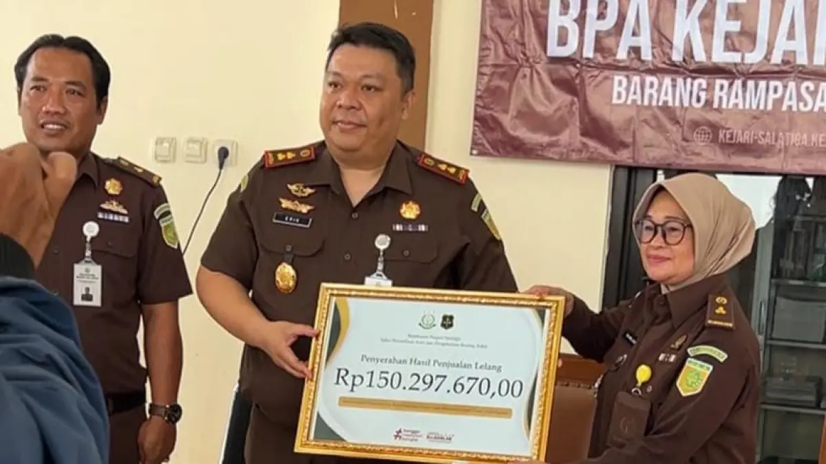 Penyerahan uang hasil lelang ke kas negara