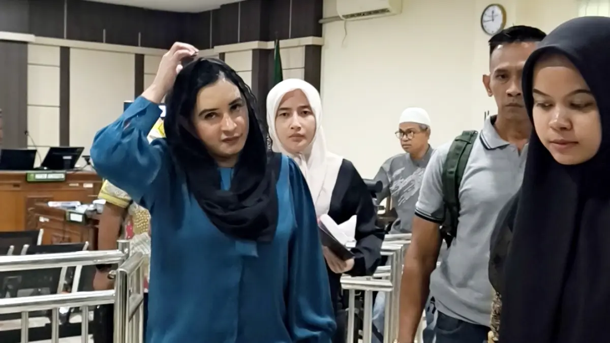 Bupati Pekalongan nonaktif Fadia Arafiq menjalani sidang di Pengadilan Tipikor Semarang, Jumat (21/8/2026). (IDA FADILAH/JAWA POS RADAR SEMARANG)