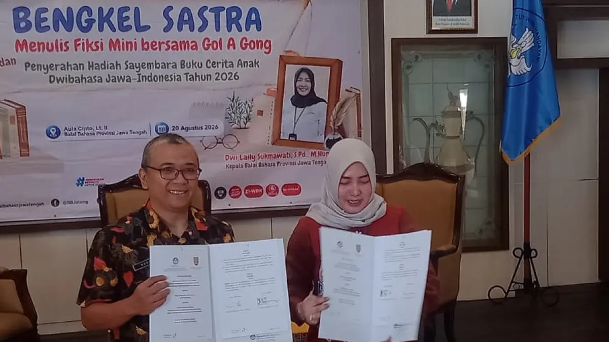 Kepala Dinas Arsip dan Perpustakaan Kota Semarang, Nur Huda Iskandar dan Kepala Balai Bahasa Provinsi Jawa Tengah, Dwi Laily Sukmawati.