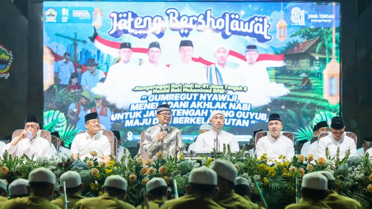 Puncak Peringatan Hari Jadi ke-81 Provinsi Jateng dan Maulid Nabi Muhammad SAW 1448 H,  Memanjatkan doa bersama bagi korban bencana di Nusa Tenggara Timur (NTT), Kalimantan, dan berbagai wilayah Indonesia.