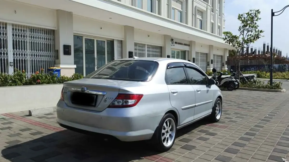 harga mobil Honda City 2005