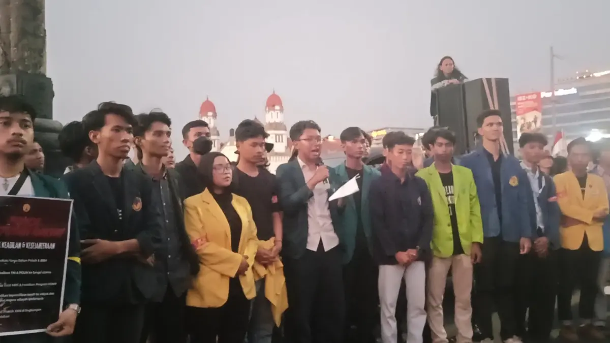 Sempat di warnai aksi dorong, mahasiswa akhirnya diperbolehkan melakukan aksi di Tugu Muda 