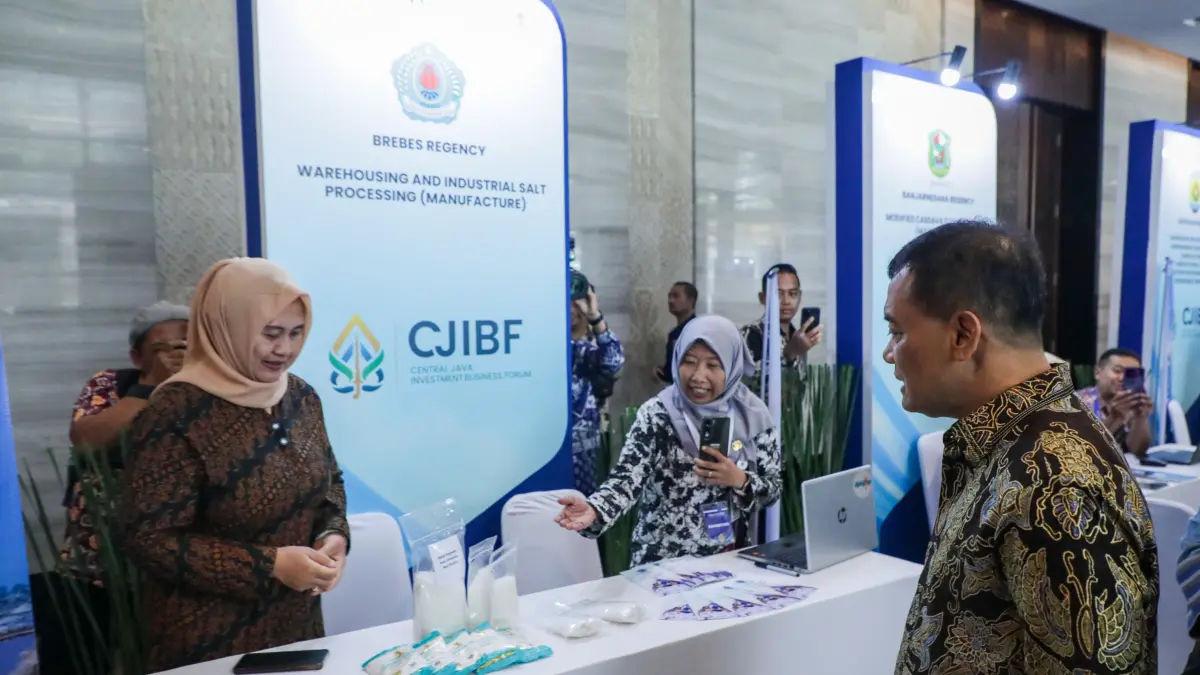 Gubernur Jawa Tengah Ahmad Luthfi saat mengunjungi peserta CJIBF di Hotel Bidakara Jakarta Kamis (27/8).