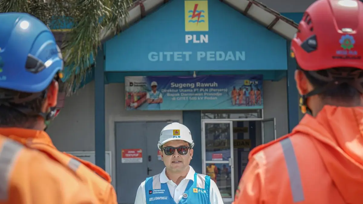 JAGA KEDISIPLINAN PEGAWAI : Manager UPT Salatiga Ardylla Rommyonege berkomitmen terus menjaga keandalan sistem transmisi sebagai bagian dari upaya memberikan pelayanan terbaik kepada pelanggan. (DOK. PLN UPT SALATIGA)