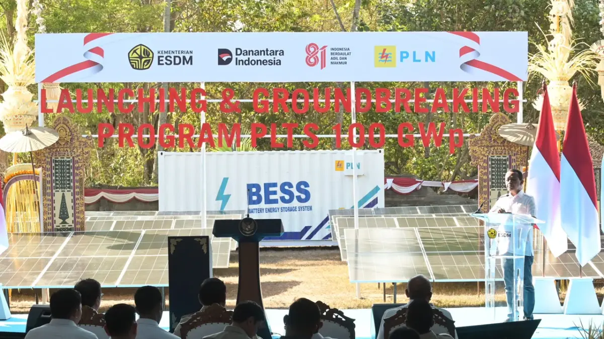KEDAULATAN ENERGI : Menteri ESDM Bahlil Lahadalia menegaskan pengembangan PLTS 100 GWp merupakan tindak lanjut arahan Presiden Prabowo untuk mencari terobosan dalam mempercepat kedaulatan energi nasional. (DOK. PLN UIT JBT)