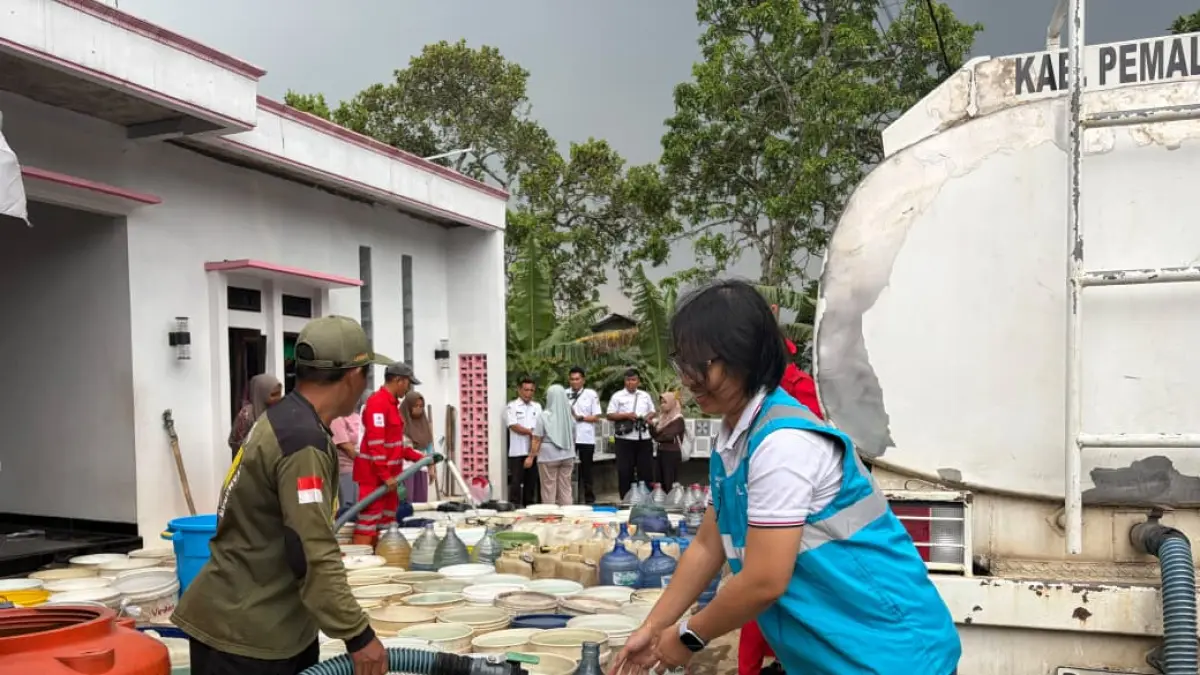 Maknai Hari Pelanggan Nasional, PLN Salurkan Air Bersih bagi Warga Terdampak Kekeringan di Pemalang