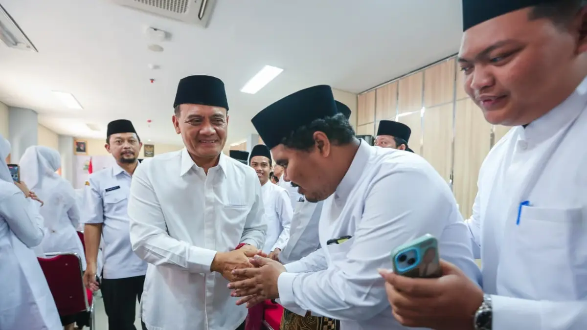  Gubernur Ahmad Luthfi saat membersamai peserta Pelatihan Peningkatan Kompetensi Calon Peserta MTQ Nasional XXXI