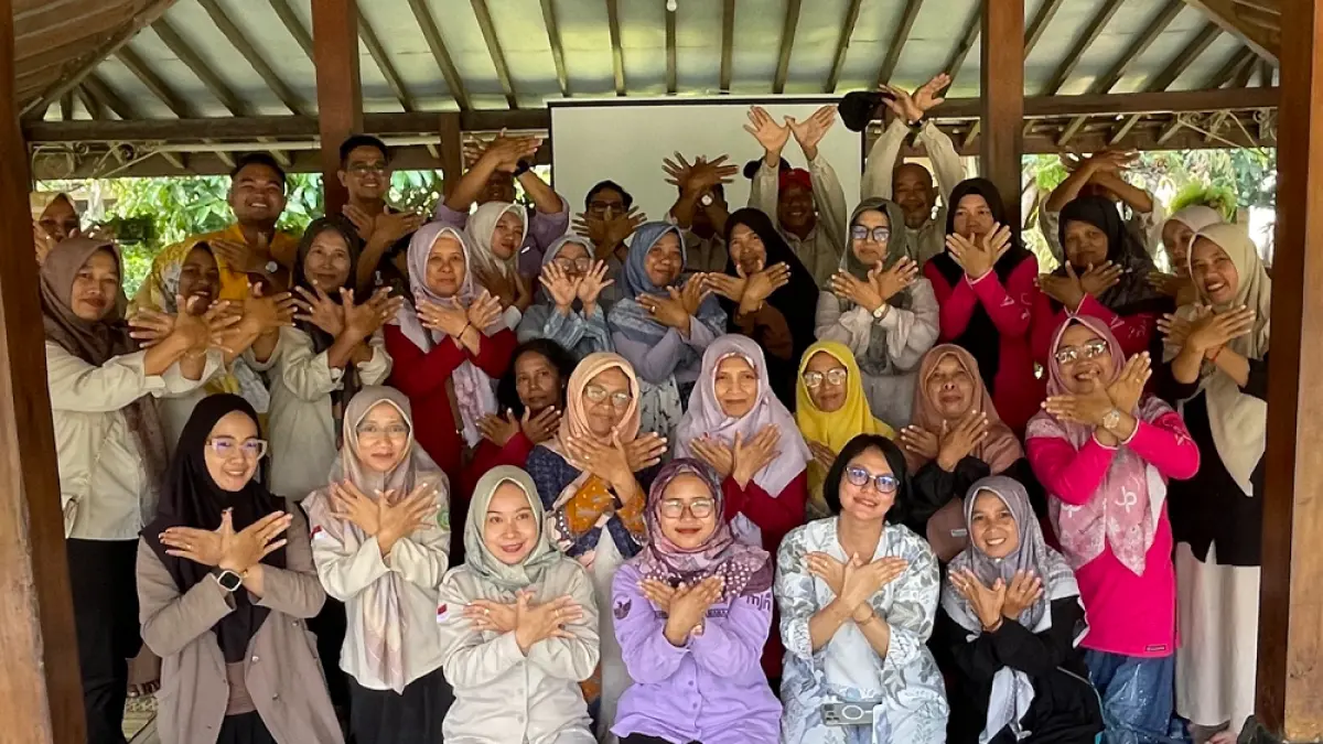Tim pengabdian Universitas Tidar bersama peserta pendampingan tata kelola Bank Sampah Gunungpring di Kecamatan Muntilan, Kabupaten Magelang. (DOKUMENTASI TIM PENGABDIAN UNTIDAR)