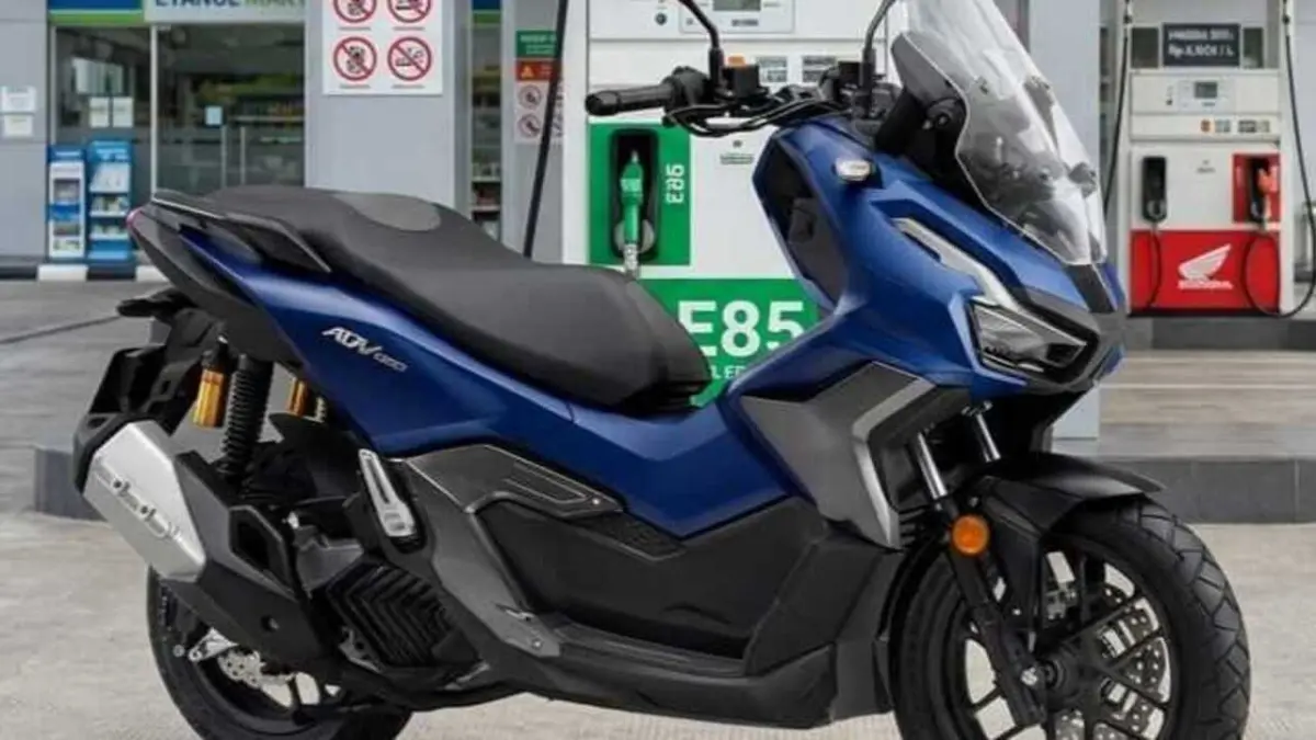 Honda ADV160 Flex-Fuel resmi meluncur di India. Skutik adventure ini menjadi skutik pertama di India yang kompatibel dengan bahan bakar hingga E85 atau campuran 85 persen etanol. (Ist)
