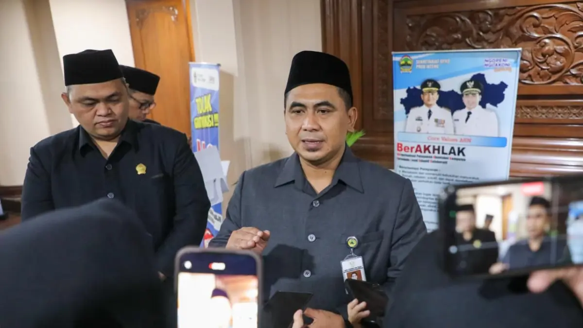 Wakil Gubernur Jawa Tengah Taj Yasin Maimoen saat memberikan keterangan kepada media