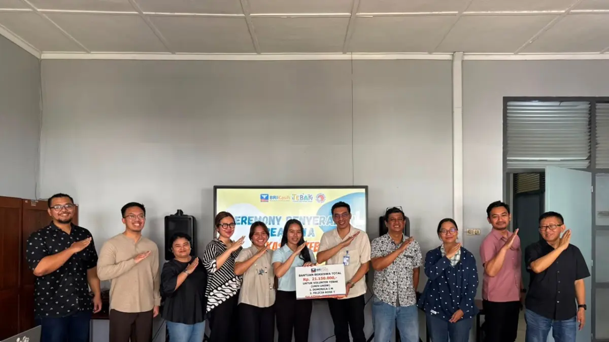 BRI Salatiga melalui program BRIKasih kembali menunjukkan kepeduliannya terhadap dunia pendidikan dengan memberikan bantuan beasiswa kepada dua mahasiswa UKSW Salatiga.