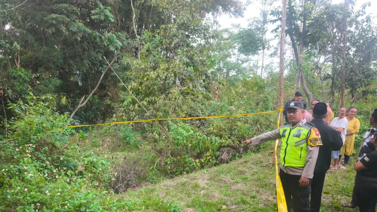 Jasad bayi ditemukan di Dusun Kropoh, Desa Duren, Kecamatan Bandungan, Kabupaten Semarang dalam keadaan dikubur.