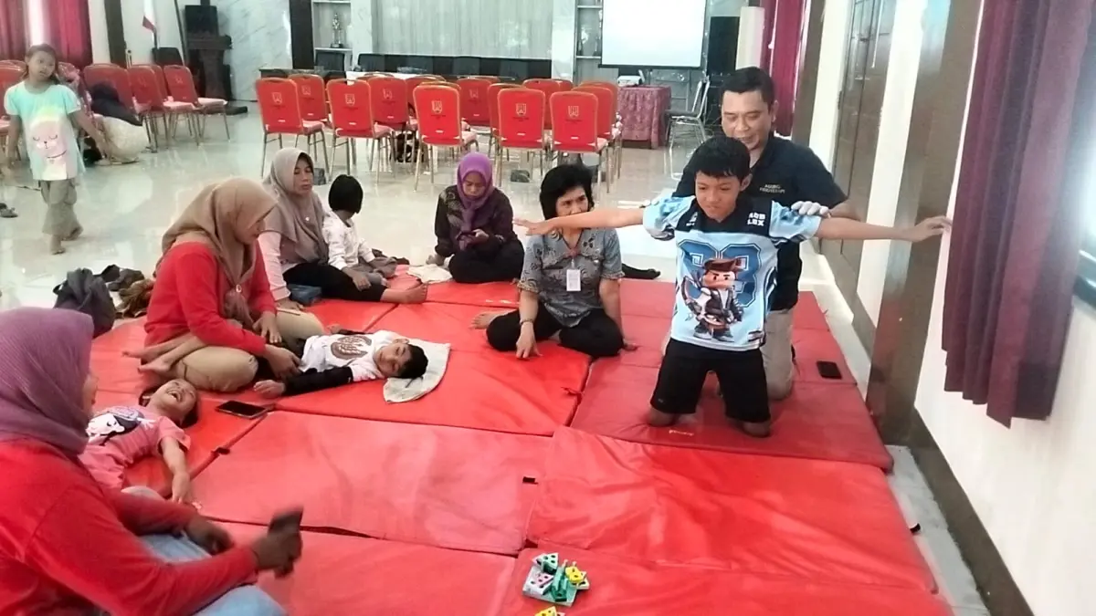 Bola Kasti Jadi Alat Terapi Anak CP, Perkenalan Kosakata Baru untuk Speech Delay (FIGUR RONGGO WASSALIM)