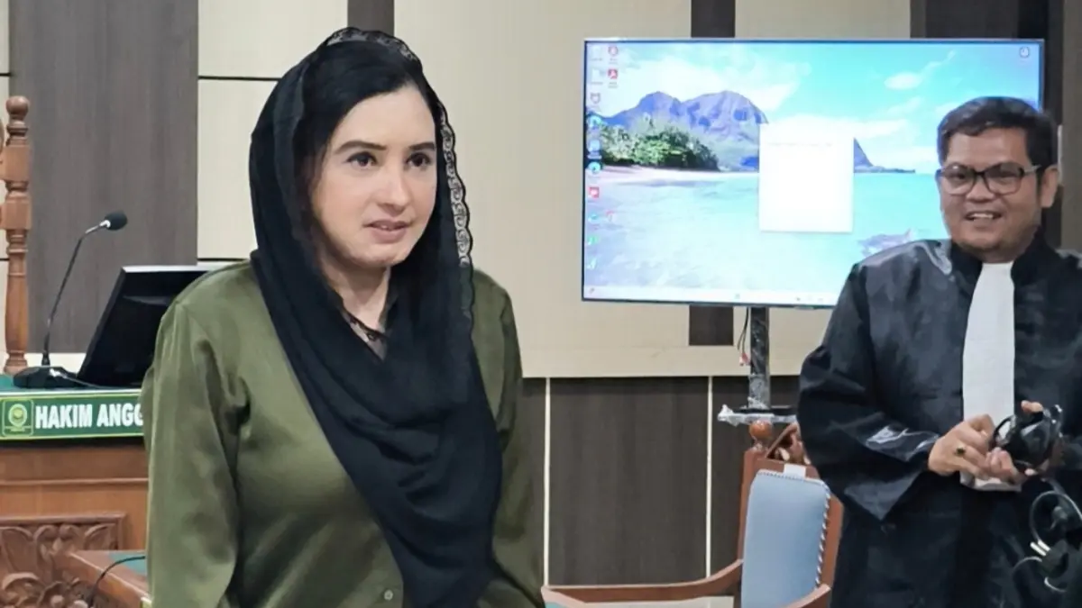 Bupati Pekalongan nonaktif Fadia Arafiq menjalani sidang pemeriksaan di Pengadilan Tipikor Semarang, Kamis (10/9/2026). (IDA FADILAH/JAWA POS RADAR SEMARANG)