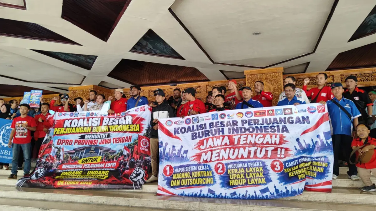 Foto bersama usai audiensi KSBSI dengan DPRD Jateng berkaitan dengan RUU Perlindungan Ketenagkerjaan.
