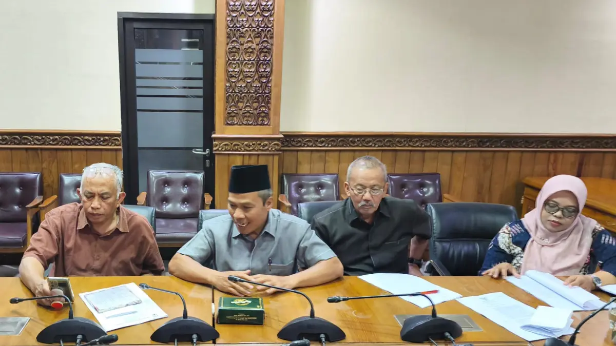 Komisi A DPRD Salatiga saat memberikan  keterangan pers