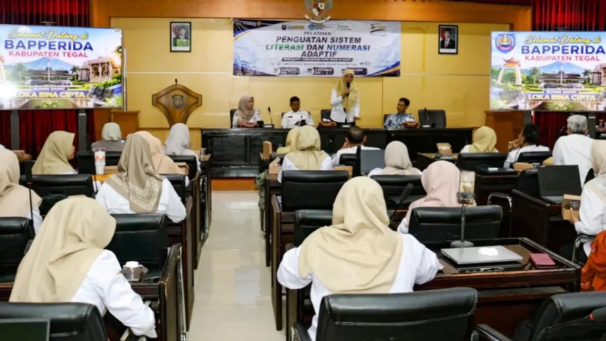 Pelatihan Penguatan Sistem Literasi dan Numerasi Adaptif di Kabupaten Tegal.