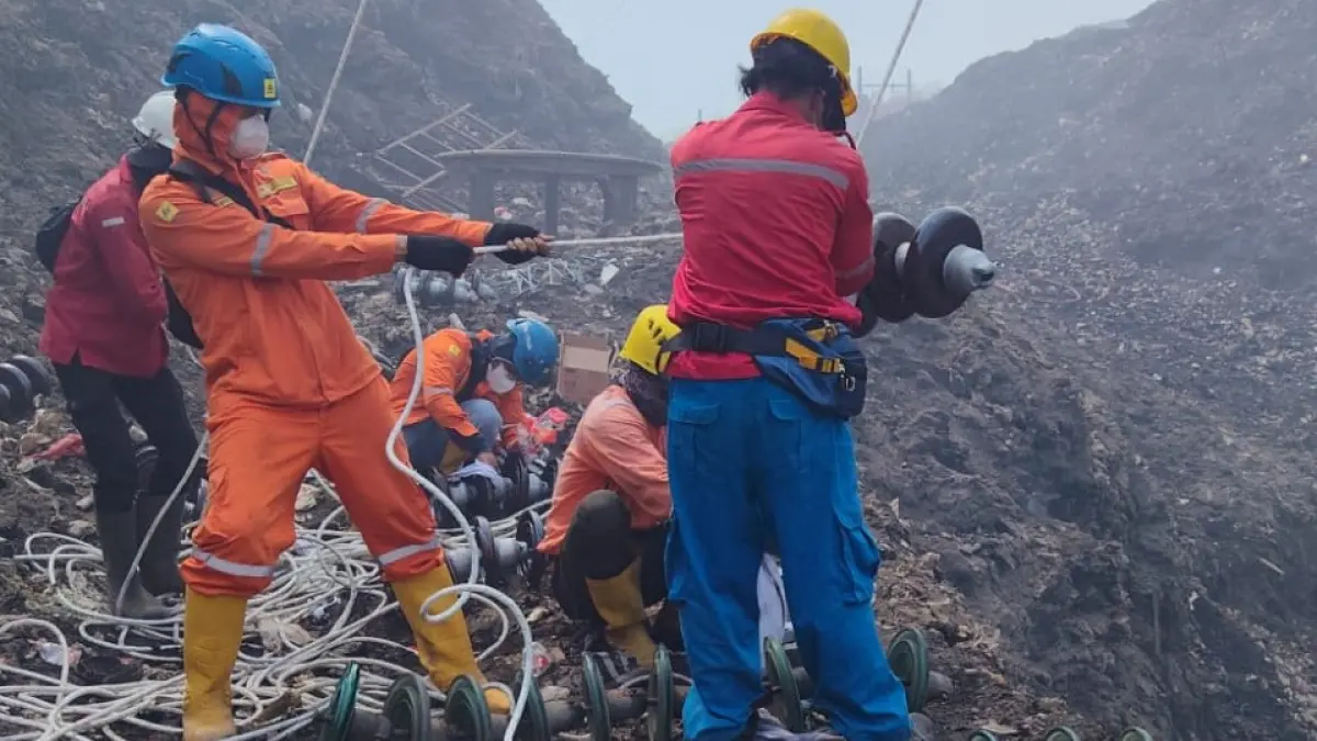 SIGAP : Manajemen PLN memberikan pelayanan terbaik pada Hari Pelanggan Nasional dengan menjaga keandalan listrik. (DOK. PLN UPT SALATIGA)
