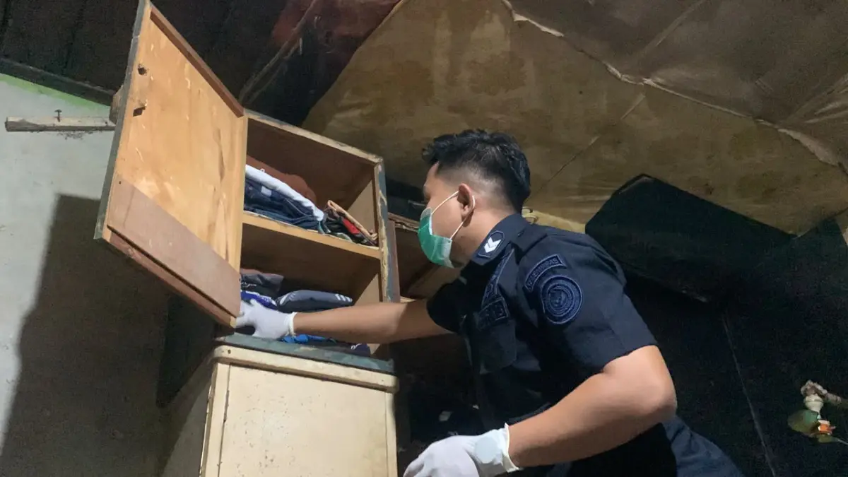 Petugas Lapas Semarang dan TNI, Polri serta BNNP menggeledah kamar hunian napi, Selasa (16/9/2025).