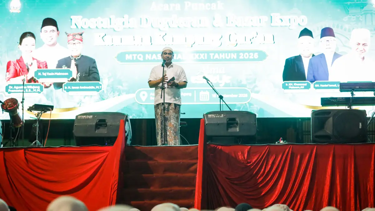 Wagub Taj Yasin bersama ribuan kafilah MTQ dan warga Jawa Tengah tumplek blek berkumpul di halaman Masjid Agung Semarang, Jumat, 18 September 2026 malam.