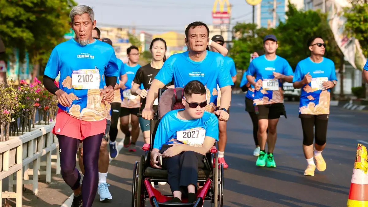 Gubernur Ahmad Luthfi turut dalam Bank Jateng Friendship Run Borobudur Marathon 2026, Minggu pagi (20/9/2026).