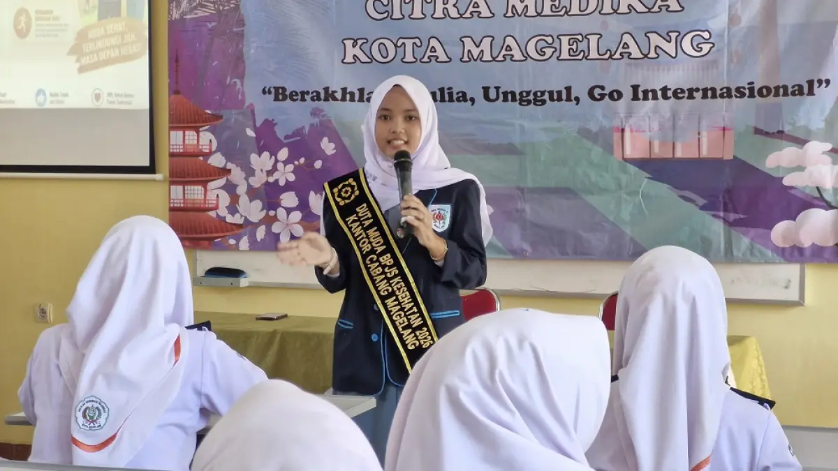 Duta Muda BPJS Kesehatan Cabang Magelang, Diana Nur Fatima, membagikan wawasan inspiratif seputar pentingnya jaminan kesehatan sejak usia muda. (PUPUT PUSPITASARI/JAWA POS RADAR SEMARANG)