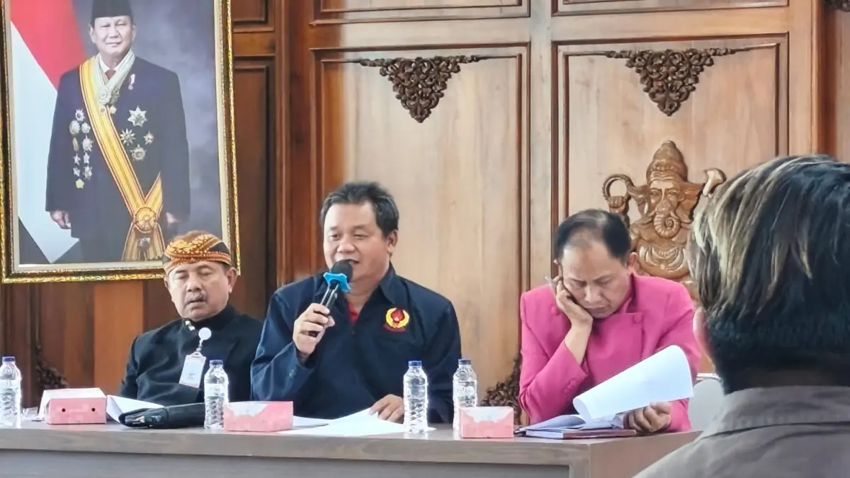 Ketua KONI Salatiga Agus Purwanto bersama Asisten Setda Nasiruddin dan kepala Dispora Budi Prasetyo