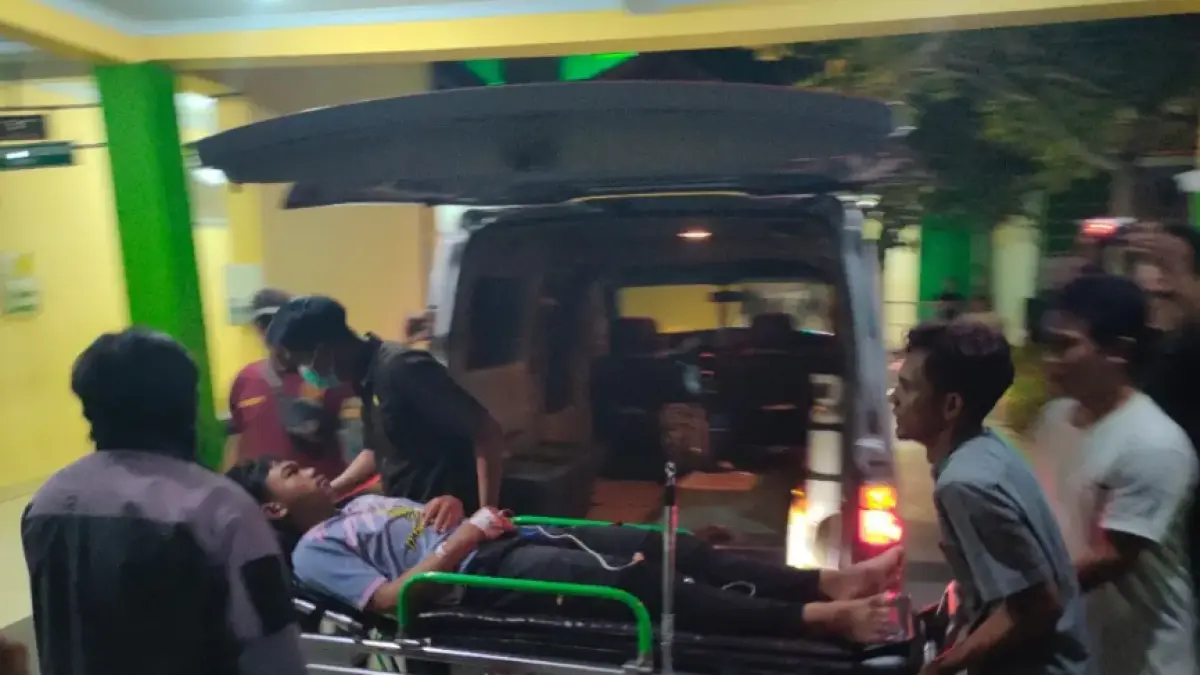 Korban keracunan saat dilarikan ke RSUD Batang.