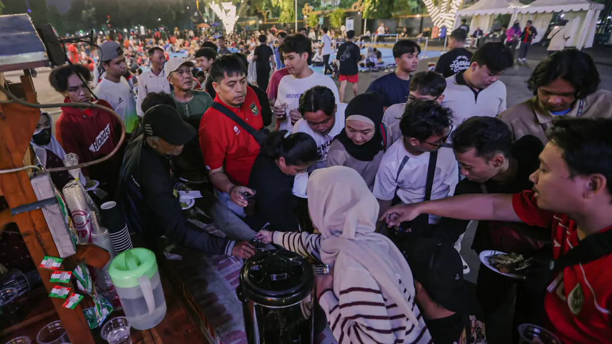 Pedagang Kecil Ketiban Berkah Nobar Timnas di Gubernuran Jateng