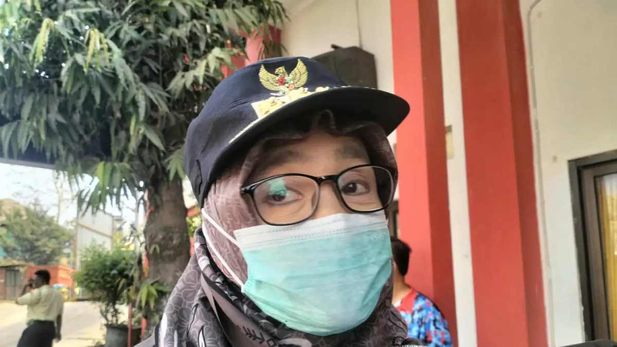 Camat Mijen, Suhartini saat ditemui di TPA Jatibarang, Jumat (2/10) pagi. (FIGUR RONGGO WASSALIM)