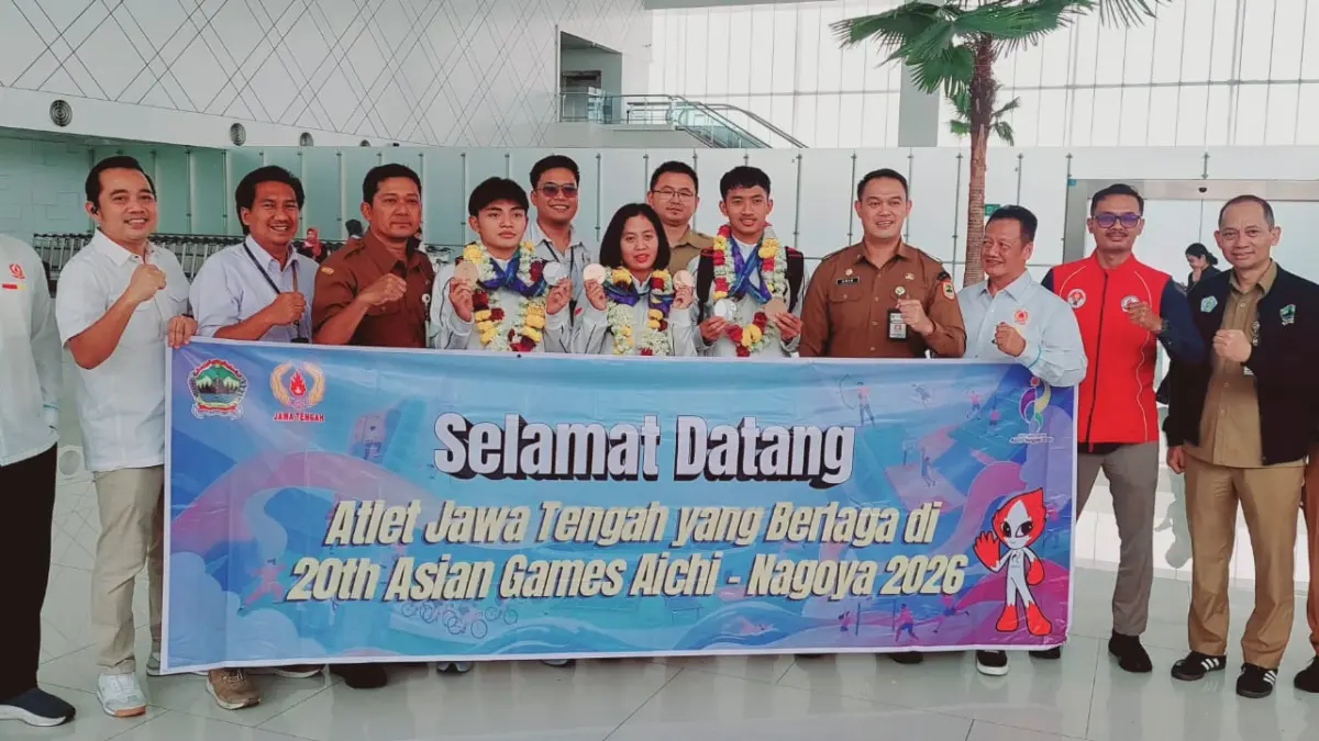 Tim sepak takraw Jateng disambut kepulangannya di Bandara Internasional Ahmad Yani Semarang oleh Dispora, KONI Jateng, dan lain sebagainya.