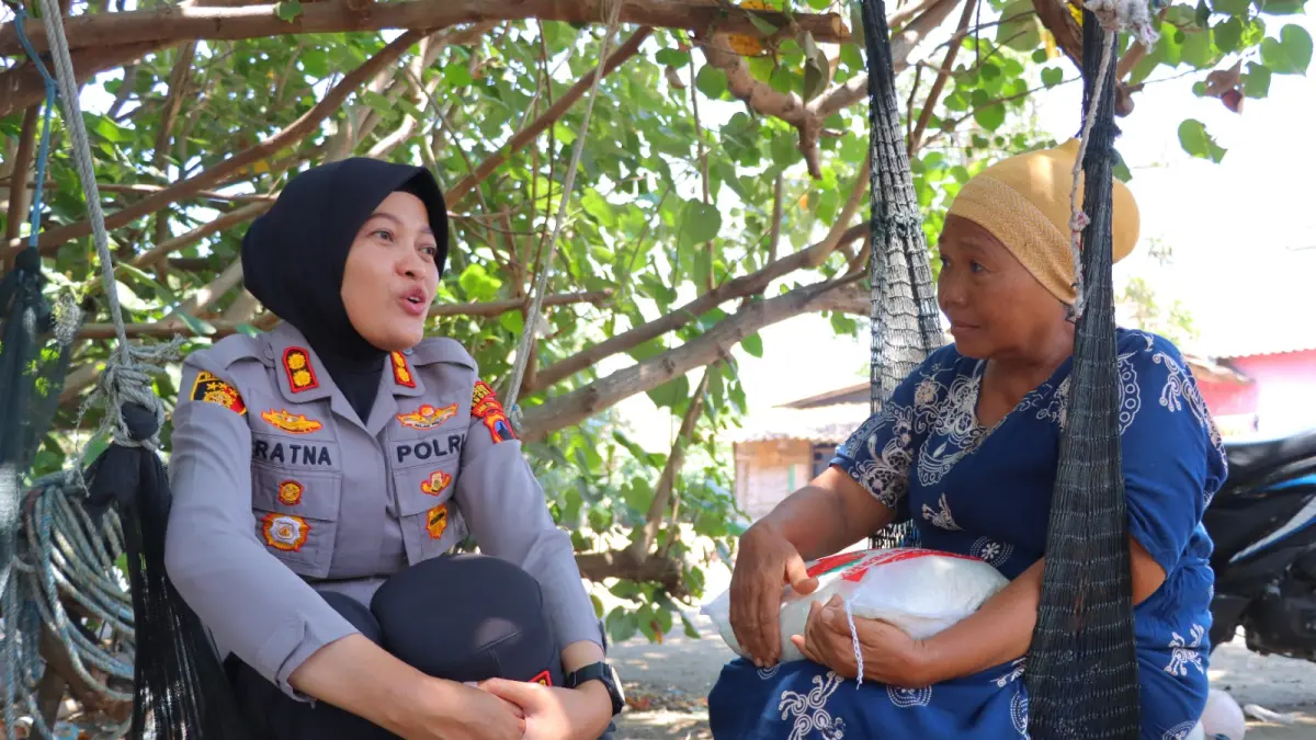 Kapolres Kendal Sambangi Warga Kangkung, Serap Aspirasi dan Salurkan Bansos