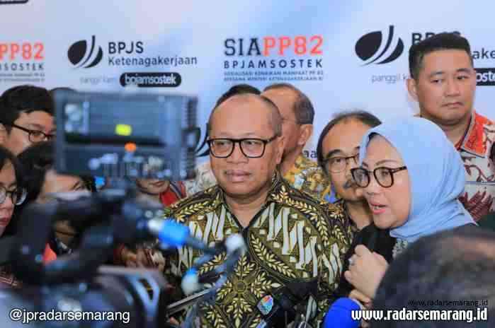 BERIKAN KETERANGAN : Direktur Utama BPJAMSOSTEK Agus Susanto dan Menteri Ketenagakerjaan RI Ida Fauziah. (ISTIMEWA)