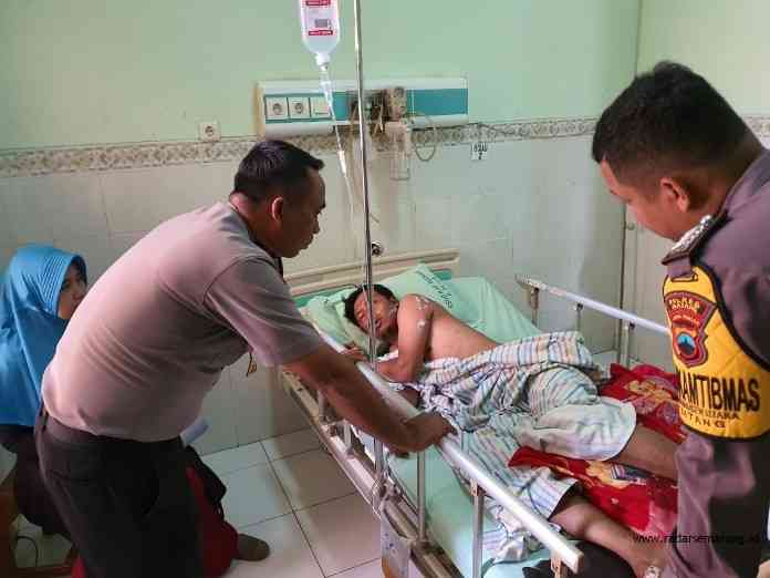 PERAWATAN: Salah satu korban tersertum saat menjalani perawatan di RSUD Kalisari (yan@radarsemarang.com)