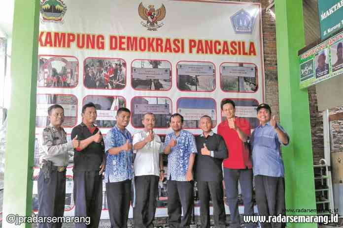 SEMANGAT : Warga wilayah RW 3 Kelurahan Genuksari kompak mebentuk Kampung Demokrasi Pancasila dengan berpedoman pada nilai-nilai luhur Pancasila.