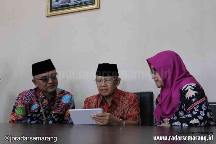 KPP Pratama Salatiga dan KP2KP Ungaran lakukan pantau SPT Tahunan Kabupaten Semarang di Kantor Bupati Semarang, Selasa (25/2/2020). (Maria Novena)