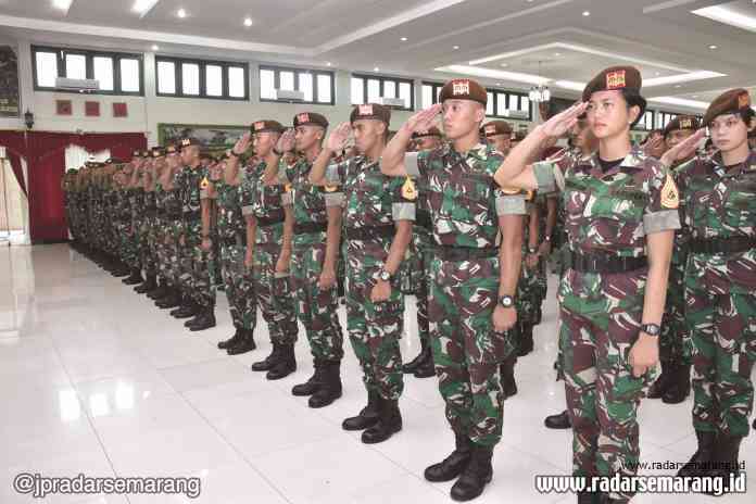 BERLATIH TERJUN : Sebanyak 254 taruna dan taruni Akmil tingkat IV bersiap mengikuti Pendidikan Dasar Para (Diksar Para) atau terjun payung. (Dok Penhumas Akmil Magelang)