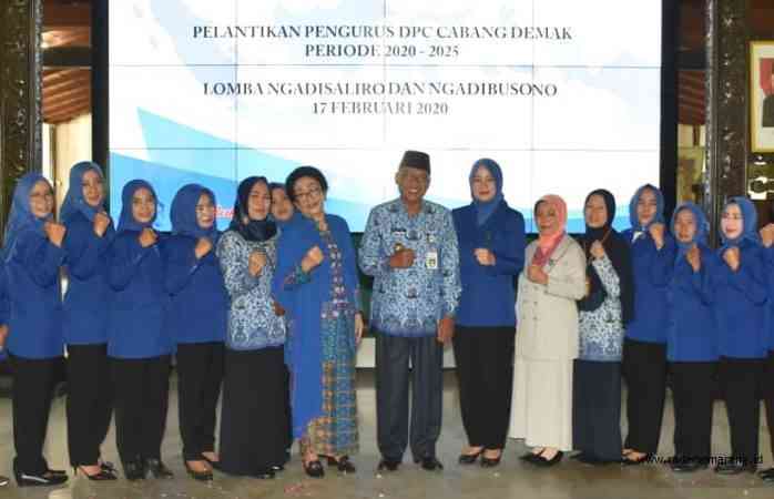 Pengurus DPC Tiara Kusuma dilantik di Pendopo kemarin. (wahibpribadi)