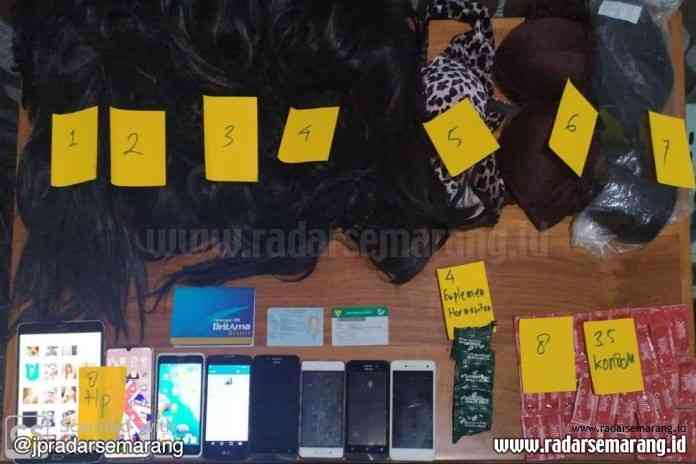 Barang bukti yang disita Polisi dari praktik prostitusi online sesama jenis. (Istimewa)